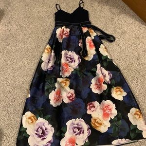 Navy blue floral prom dress! Brand: teezeme, size 1/2, beautiful dress!